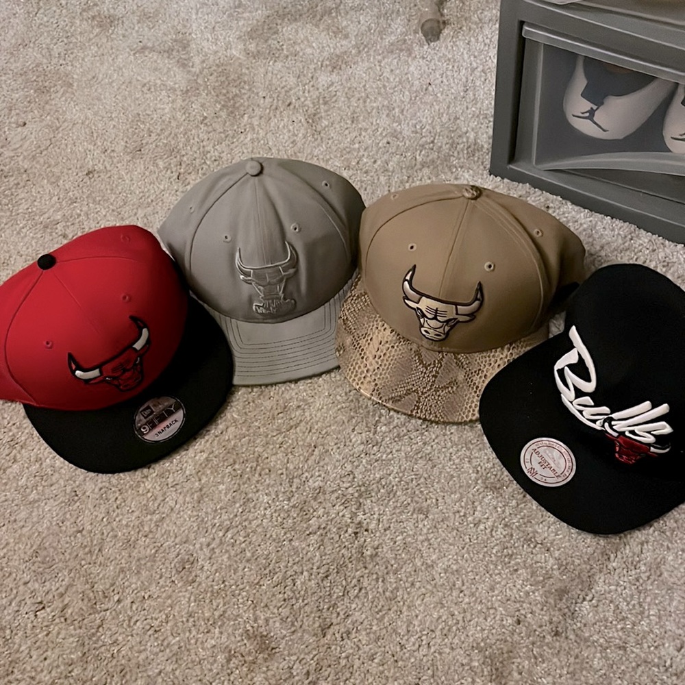 adjustable men’s bulls hats